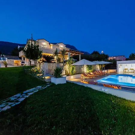 Villa Sun-kissed Luxury Mediterranean Kastela