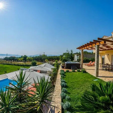 Villa Sun-kissed Luxury Mediterranean Kastela