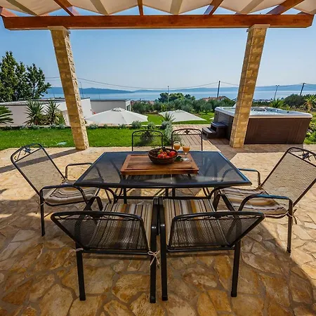 Villa Sun-kissed Luxury Mediterranean *