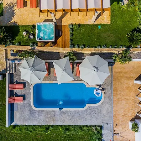 Villa Sun-kissed Luxury Mediterranean *