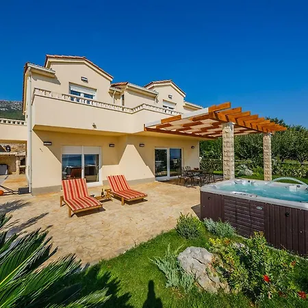 Sun-kissed Luxury Mediterranean * Kastela