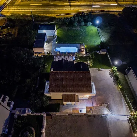 Villa Sun-kissed Luxury Mediterranean *