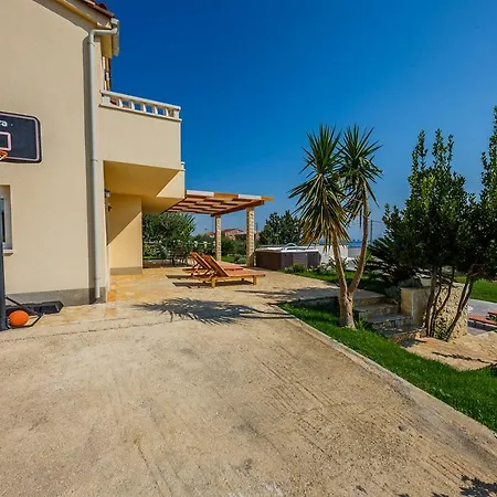 Sun-kissed Luxury Mediterranean Villa *