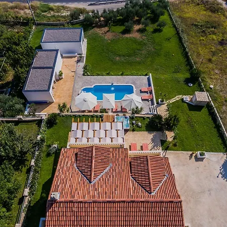 Villa Sun-kissed Luxury Mediterranean *