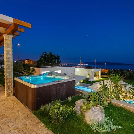 Sun-kissed Luxury Mediterranean Villa *