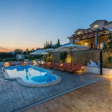 Villa Sun-kissed Luxury Mediterranean *